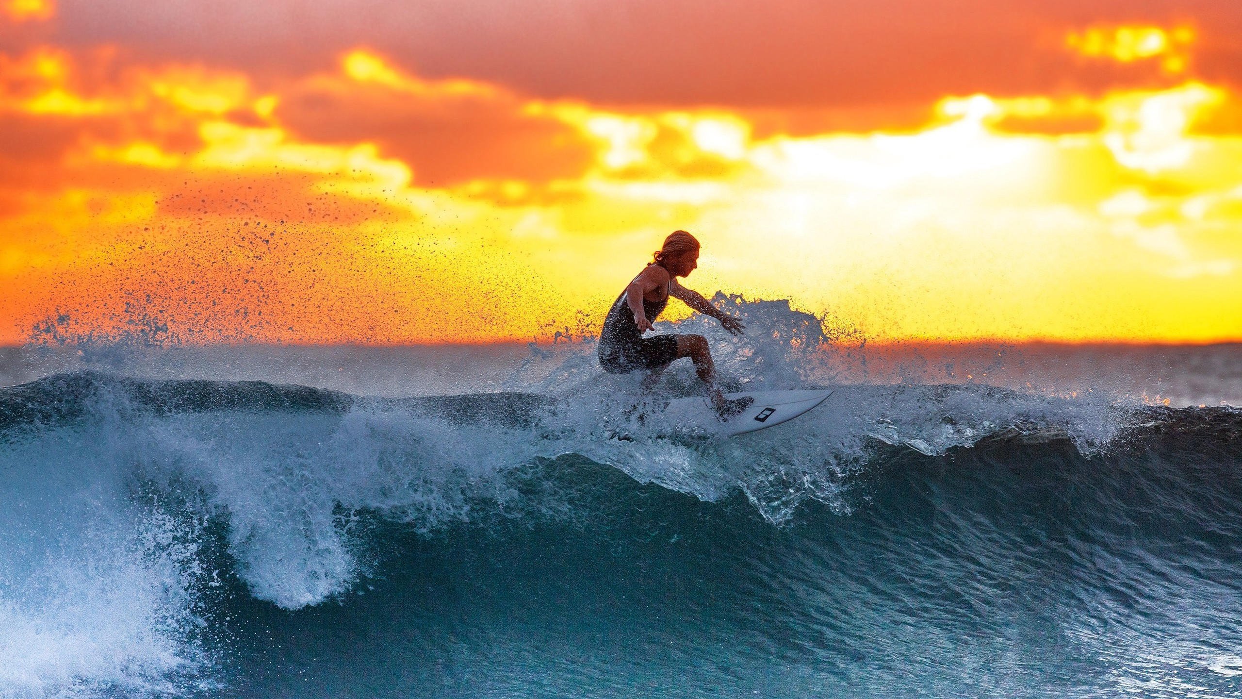 开云体育-金朗之夜，圣西罗的沉默—C罗重伤倒地，那不勒斯全队围拢祈祷，场面感人，金朗之夜，圣西罗的沉默——C罗重伤，那不勒斯全队围拢祈祷